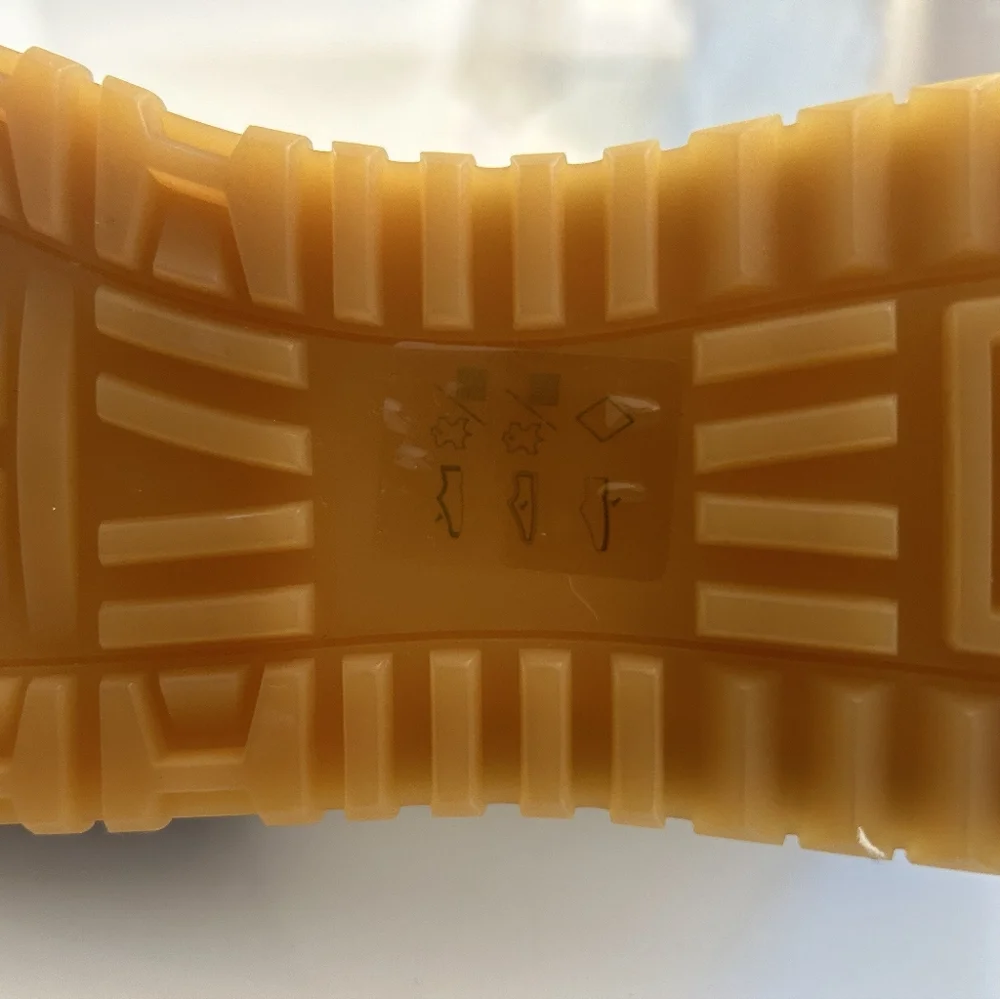 Louis Vuitton women sneakers - Picture 6 of 8